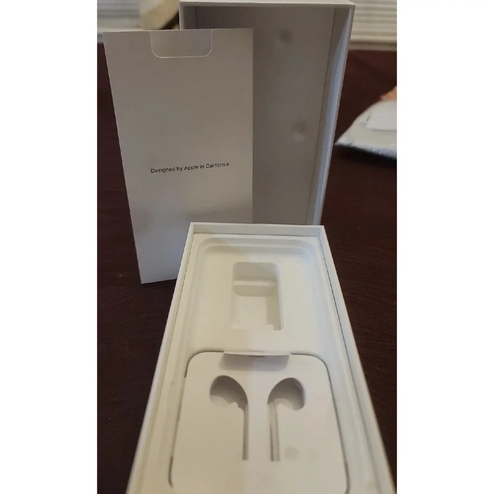 Apple‎ iPhone SE 64GB White BOX ONLY Model A2275